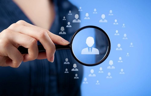 王沪宁对老挝进行正式友好访问并出席老挝建国50周年庆祝活动